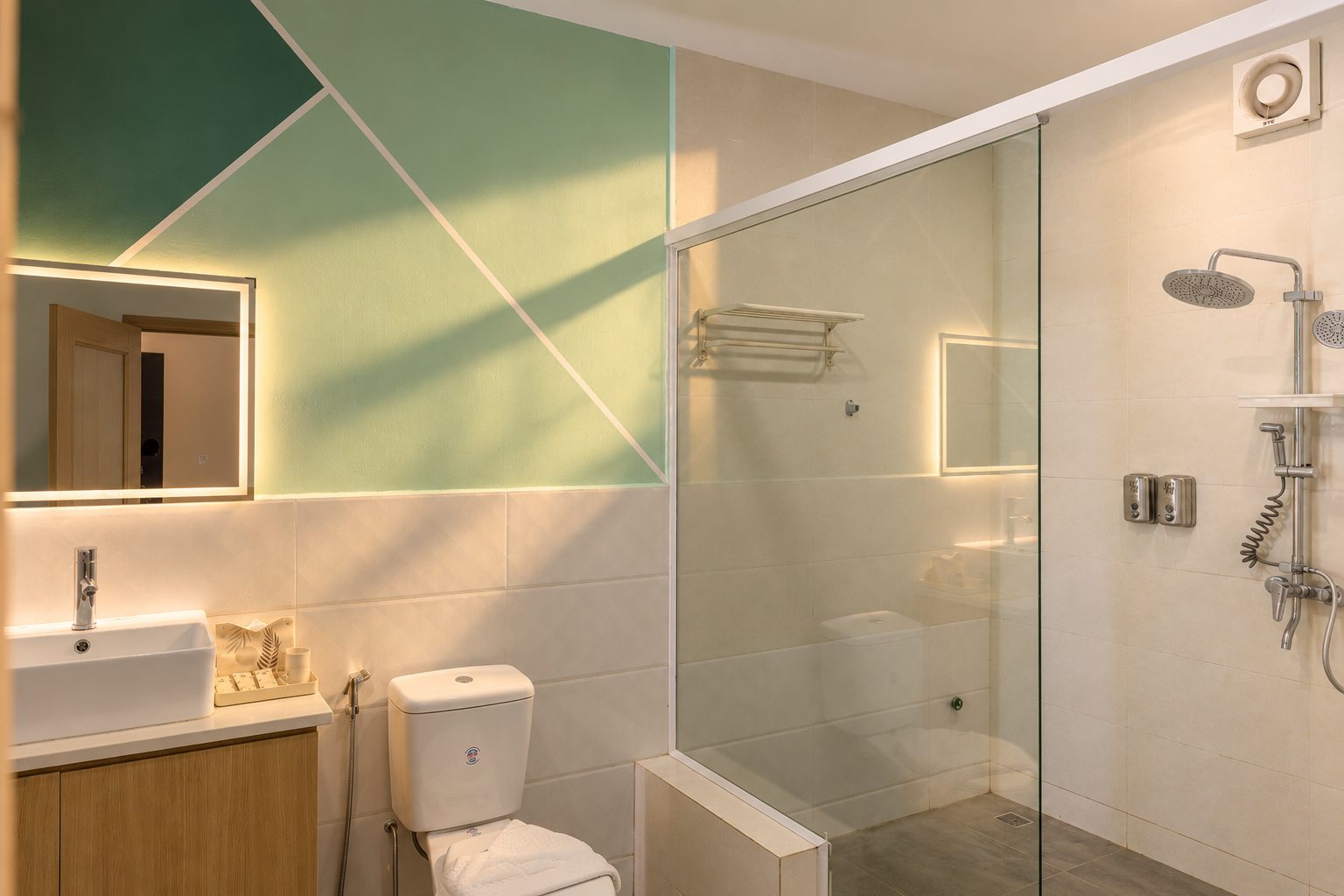 Deluxe Room bathroom