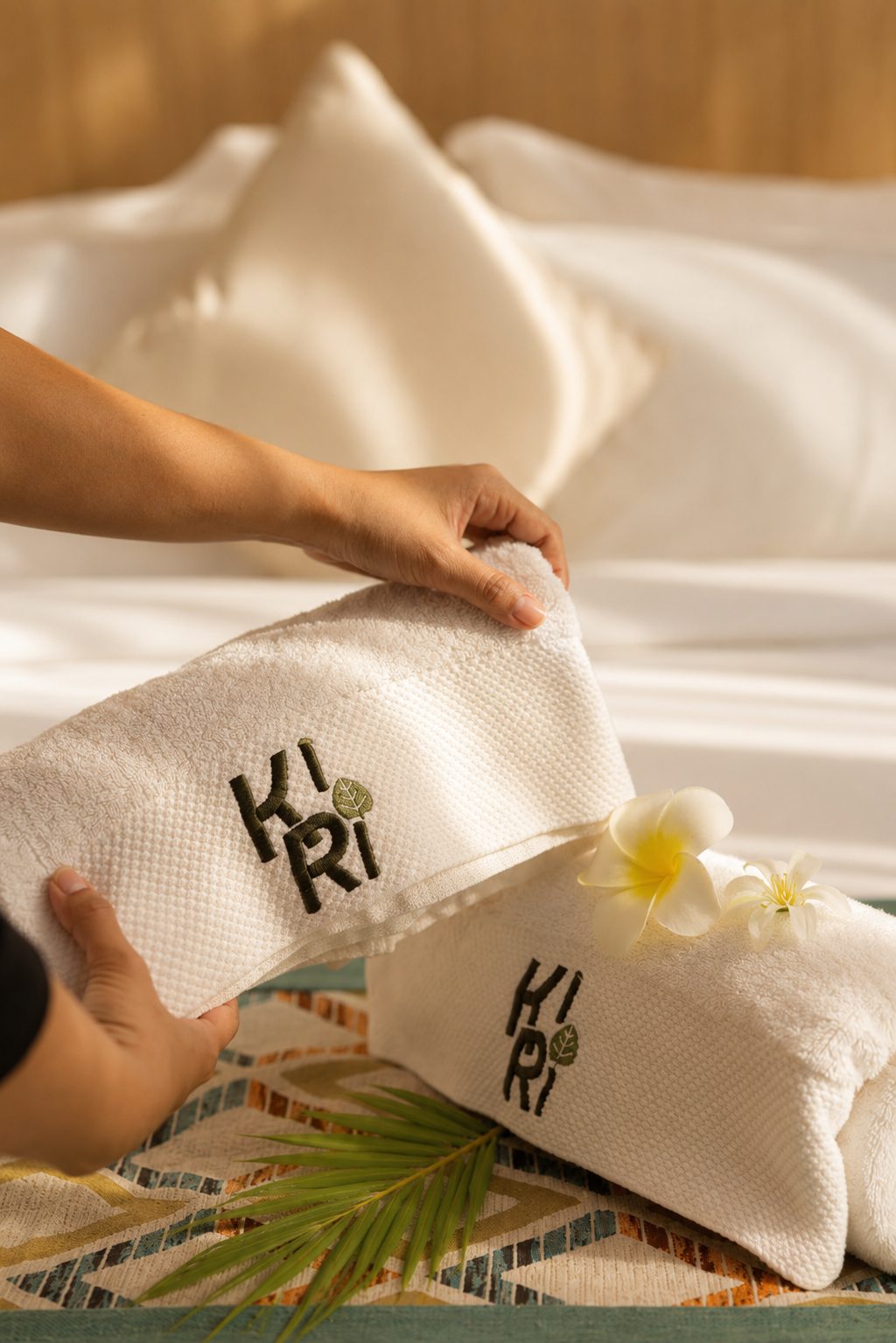 KIRI INN towel and flowers